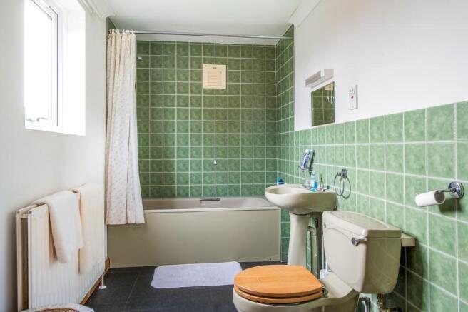 Good size bathroom