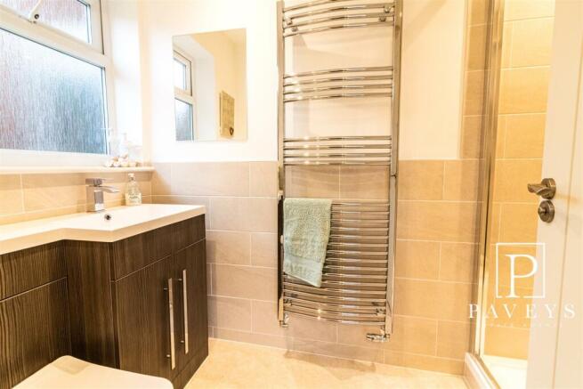EN-SUITE TO MASTER BEDROOM
