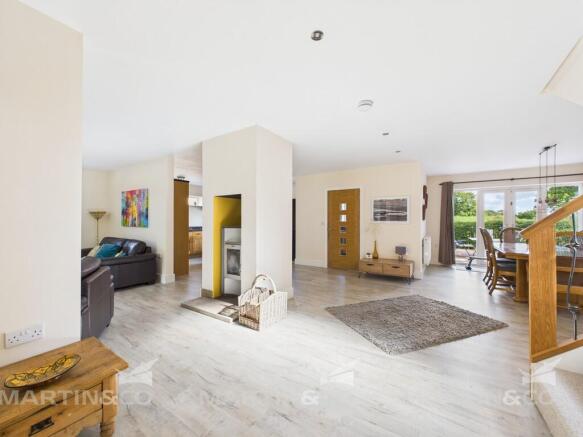 4 bed Detached for sale Image 11