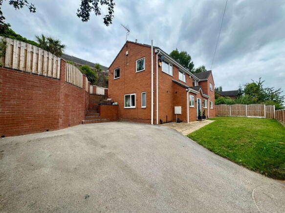 4 bed Detached for sale Image 12