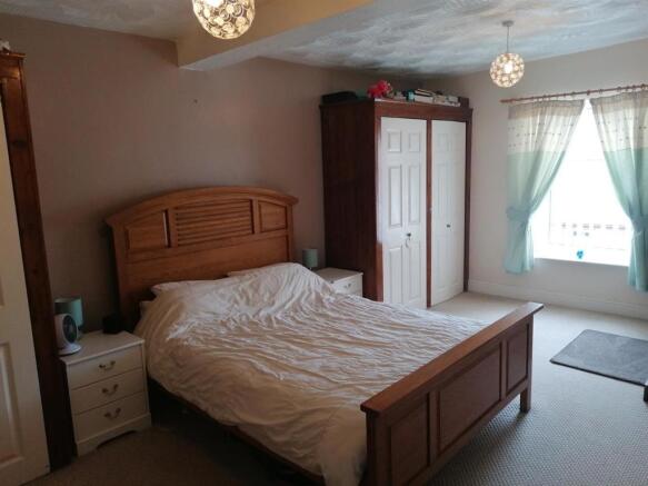 BEDROOM 1 (FRONT)