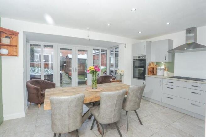 4 bed Detached for sale Image 9