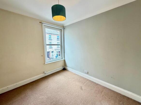 3 bed Terraced for sale Image 10