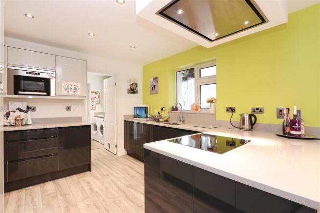 Kitchen2.jpg