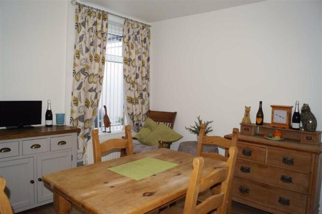 DINING ROOM(REAR)