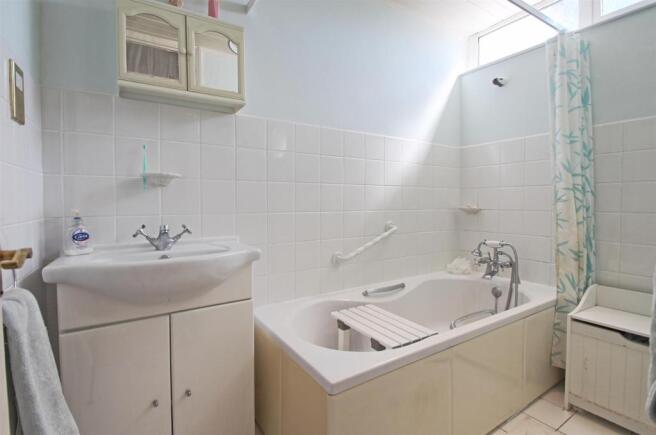 BATHROOM/CLOAKROOM