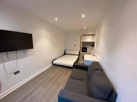 Studio to rent Image 6