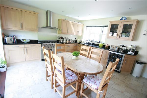 Kitchen /