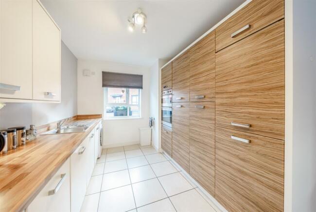 OPEN PLAN KITCHEN / DINING / FAMILY ROOM
