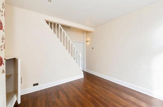2 bed Terraced to rent Image 4