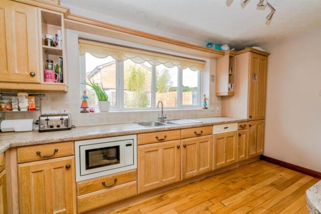 3, Bealeys Close, Bloxwich, Walsall, WS3 2JP (11 o