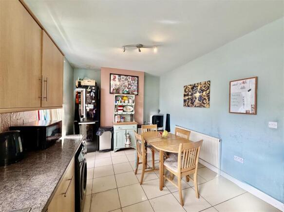 3 bed Terraced for sale Image 12