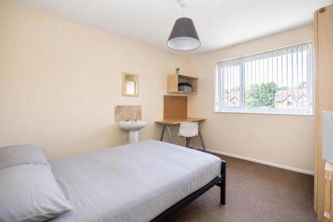 7 bed Semi-Detached for sale Image 8