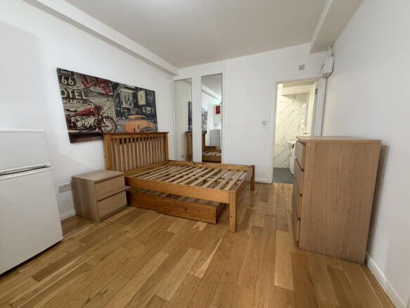 Ground-floor studio apartment