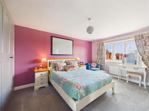 4 bed Detached for sale Image 11