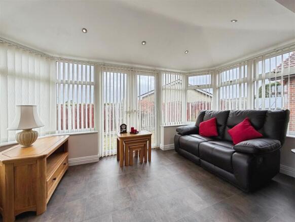 4 bed Detached Bungalow for sale Image 12