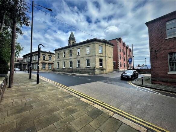 1 bed Apartment to rent Image 12