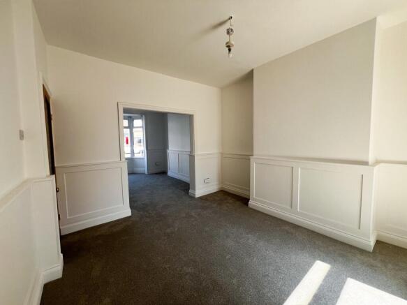 3 bed Terraced to rent Image 5