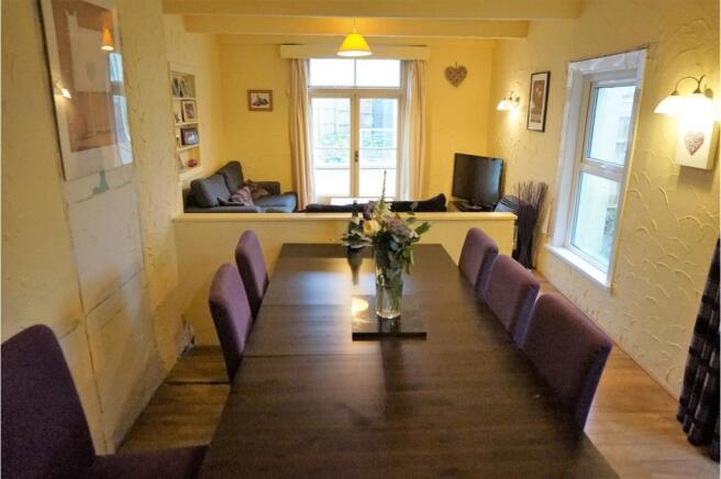 Lounge/Dining Room