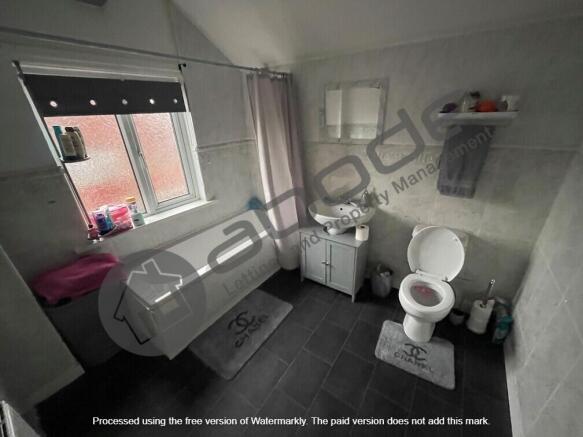 2 bed Terraced to rent Image 5