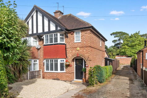 15 Camp Hill Avenue, Battenhall, Worcester. WR5 2HQ