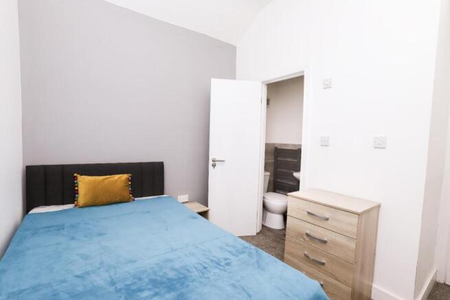 6 bed Terraced to rent Image 8