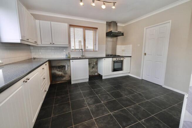 3 bed Semi-Detached for sale Image 4