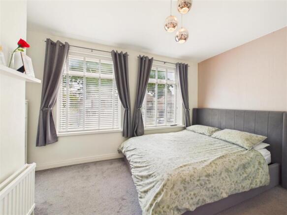 4 bed Semi-Detached for sale Image 8