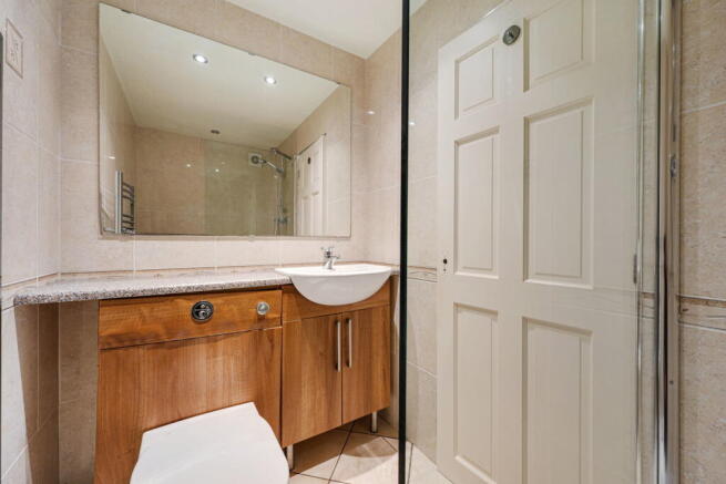5 bed Detached for sale Image 8