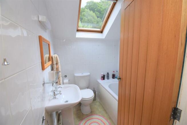 Bathroom (2).jpg