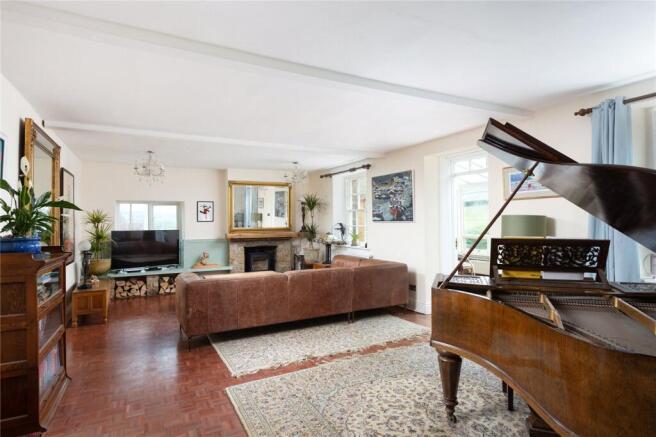 5 bed Detached for sale Image 6