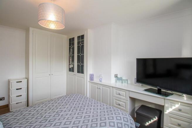 3 bed Semi-Detached for sale Image 8