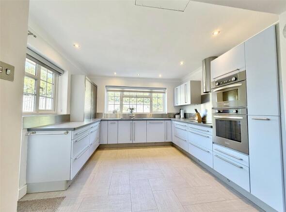 The Kingfishers, Verwood, Dorset, BH31 photo 4