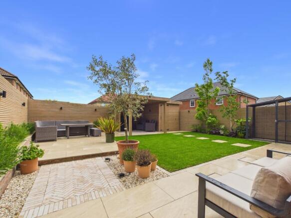 5 bed Detached for sale Image 4
