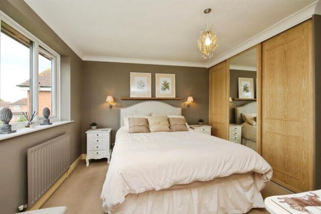 4 bed Detached for sale Image 11