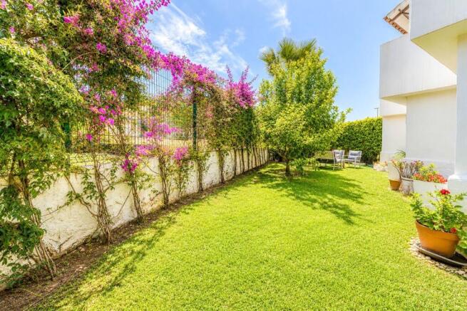 PRIVATE GARDEN