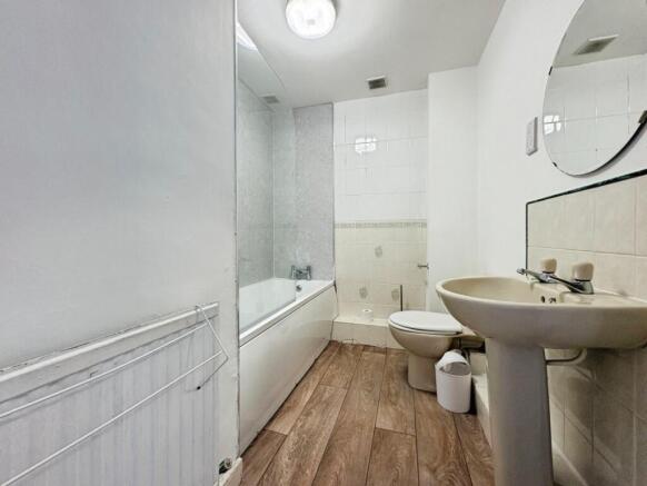 2 bed Flat for sale Image 12