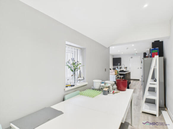 1 bed House Share to rent Image 6
