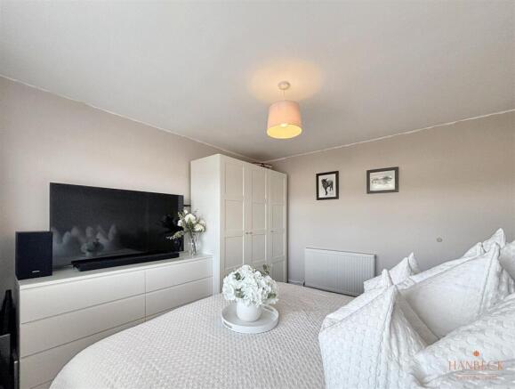 2 bed Semi-Detached Bungalow for sale Image 8