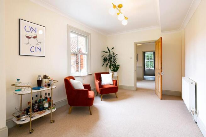 5 bed Detached for sale Image 8