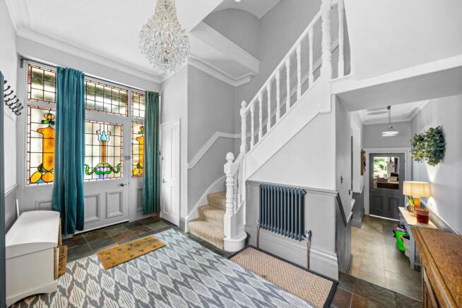 5 bed Semi-Detached for sale Image 4