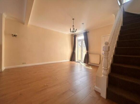 2 bed Terraced to rent Image 4