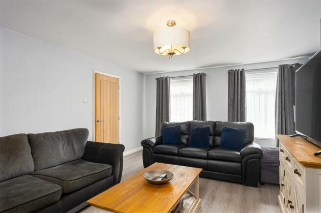 4 bed Detached for sale Image 12