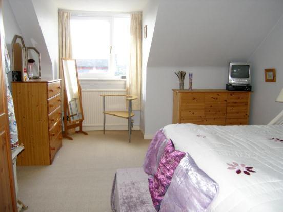 Bedroom Two/2