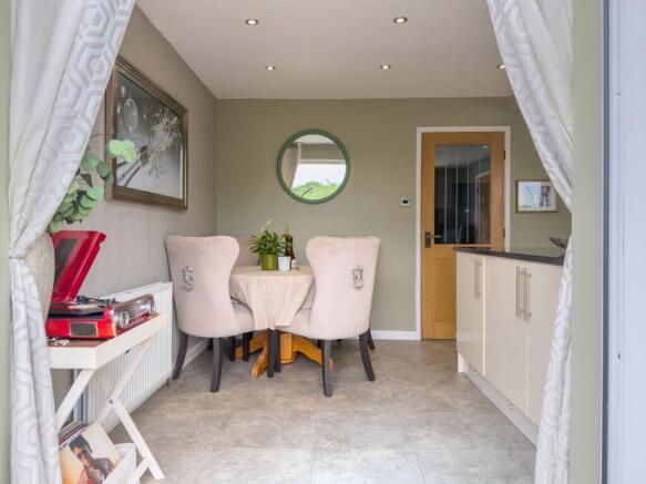 3 bed Semi-Detached for sale Image 10