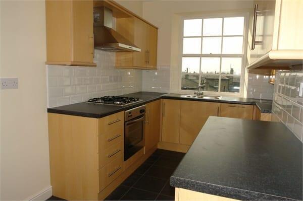 2 bed Apartment to rent Image 4