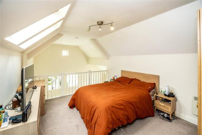 3 bed Apartment for sale Image 9