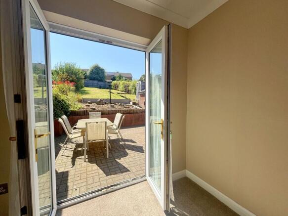 3 bed Semi-Detached to rent Image 10