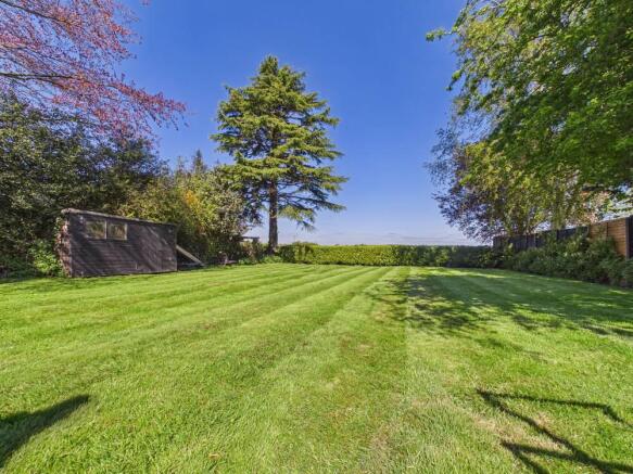 5 bed Detached for sale Image 4