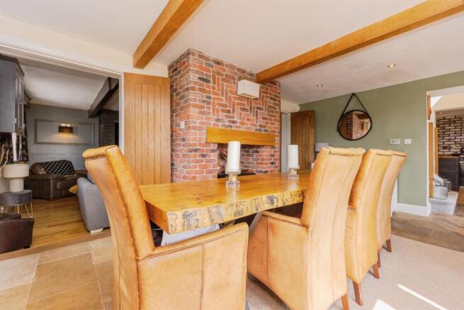 6 bed Detached for sale Image 6